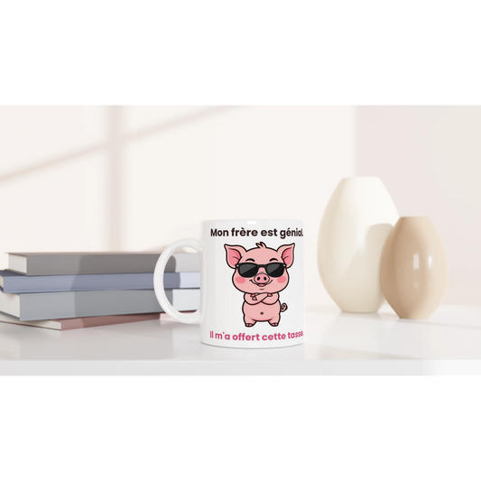 Tasse « Mon frère est génial » – Jason le cochon – mise en situation