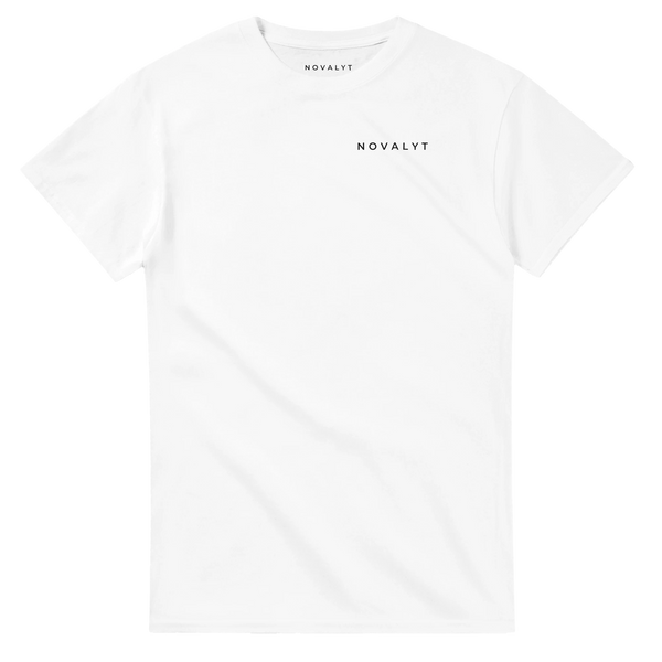 T-shirt blanc NOVALYT Le Classique, petit logo noir côté cœur – vue de face