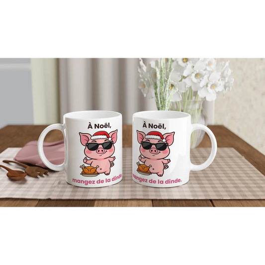 Tasse « À Noël, mangez de la dinde » – Jason le cochon – mise en situation