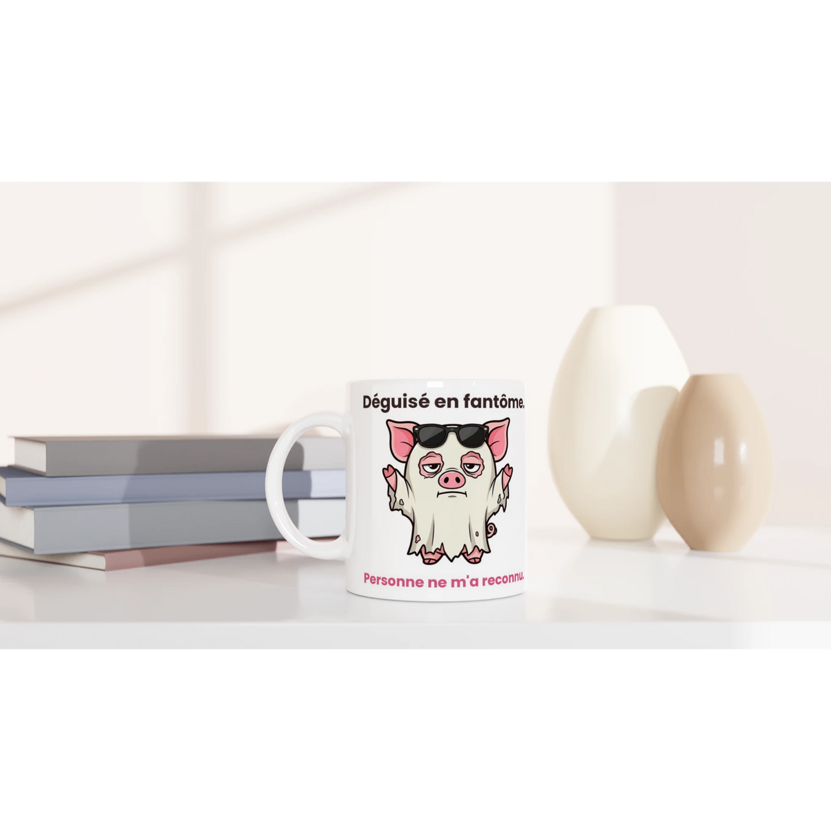 Tasse « Déguisé en fantôme » – Jason le cochon – mise en situation