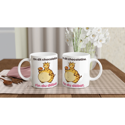 Tasse « On dit chocolatine » – Gigi la girafe – mise en situation
