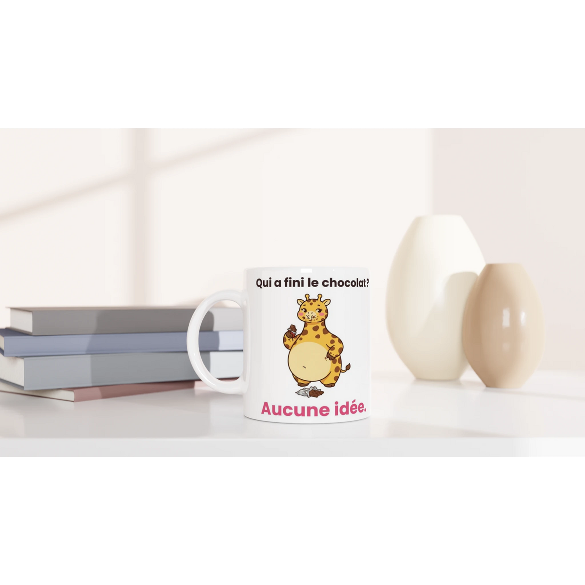 Tasse « Qui a fini le chocolat ? » – Gigi la girafe – mise en situation