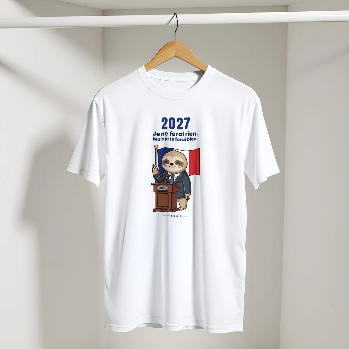 T-shirt blanc NOVALYT Molo 2027, « Je ne ferai rien. Mais je le ferai bien. » – vue 4
