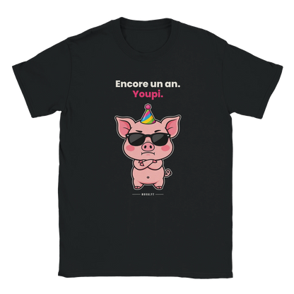 T-shirt noir NOVALYT avec Jason le cochon, « Encore un an. Youpi. » – vue de face