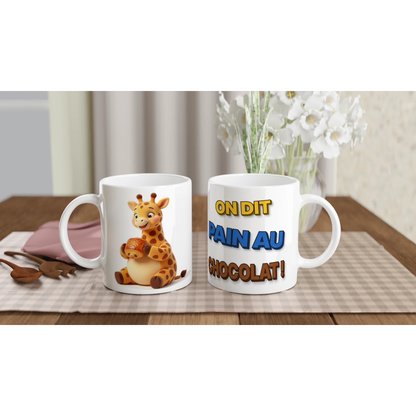 Tasse humour « On dit pain au chocolat » – Gigi la girafe, édition 3D – les deux côtés : dessin et texte