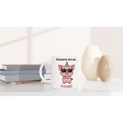 Tasse « Encore un an. Youpi. » – Jason le cochon – céramique 330 ml