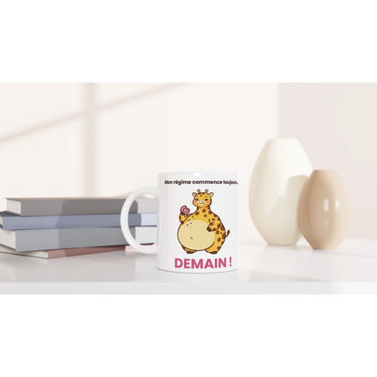 Tasse « Mon régime commence toujours… demain ! » – Gigi la girafe – mise en situation