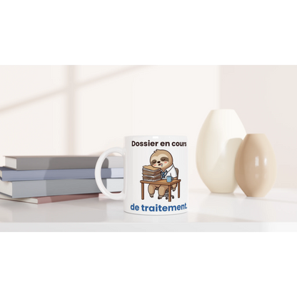 Tasse « Dossier en cours de traitement » – Molo le paresseux – idée cadeau
