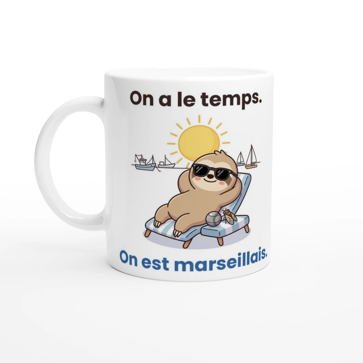 Tasse humour Marseille « On a le temps. On est marseillais. » – Molo le paresseux – vue de face