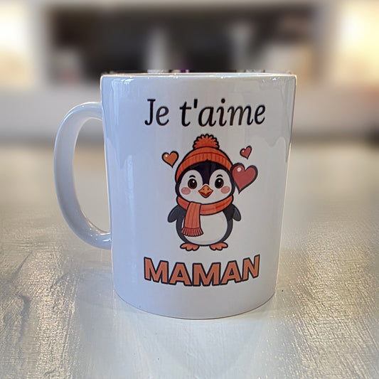 Tasse « Je t'aime Maman » – Nono le pingouin – photo réelle sur table